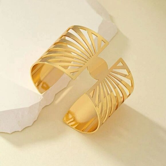 Geometric Style Hollow Out Open Bracelet - Picture 3 of 9